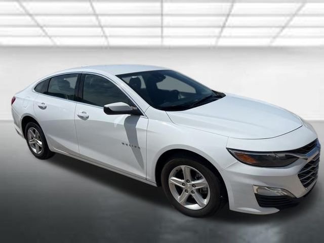 Used 2024 Summit White Chevrolet 1LT image 1
