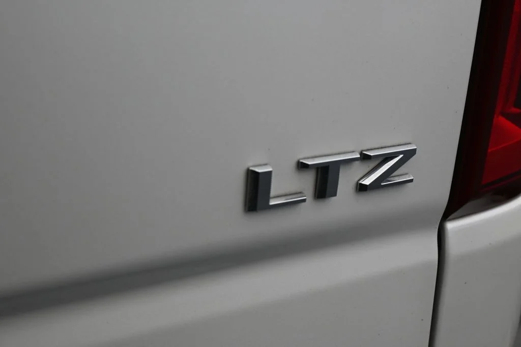 Used 2022 Iridescent Pearl Tricoat Chevrolet LTZ image 39