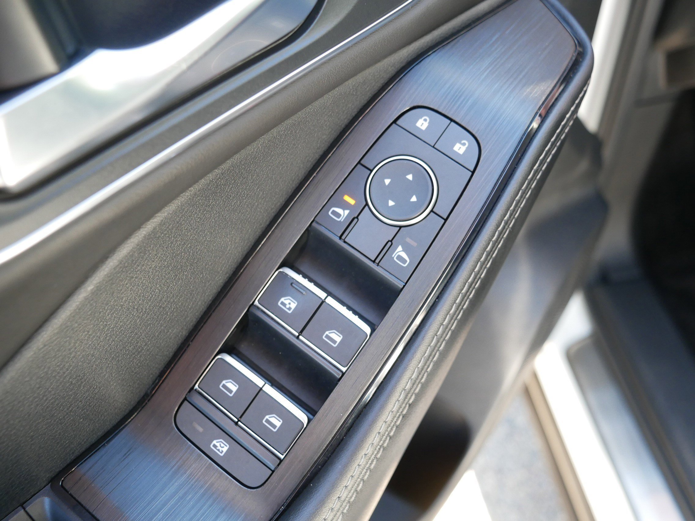 Certified Used 2023 Pearl White Tricoat Nissan Platinum image 19