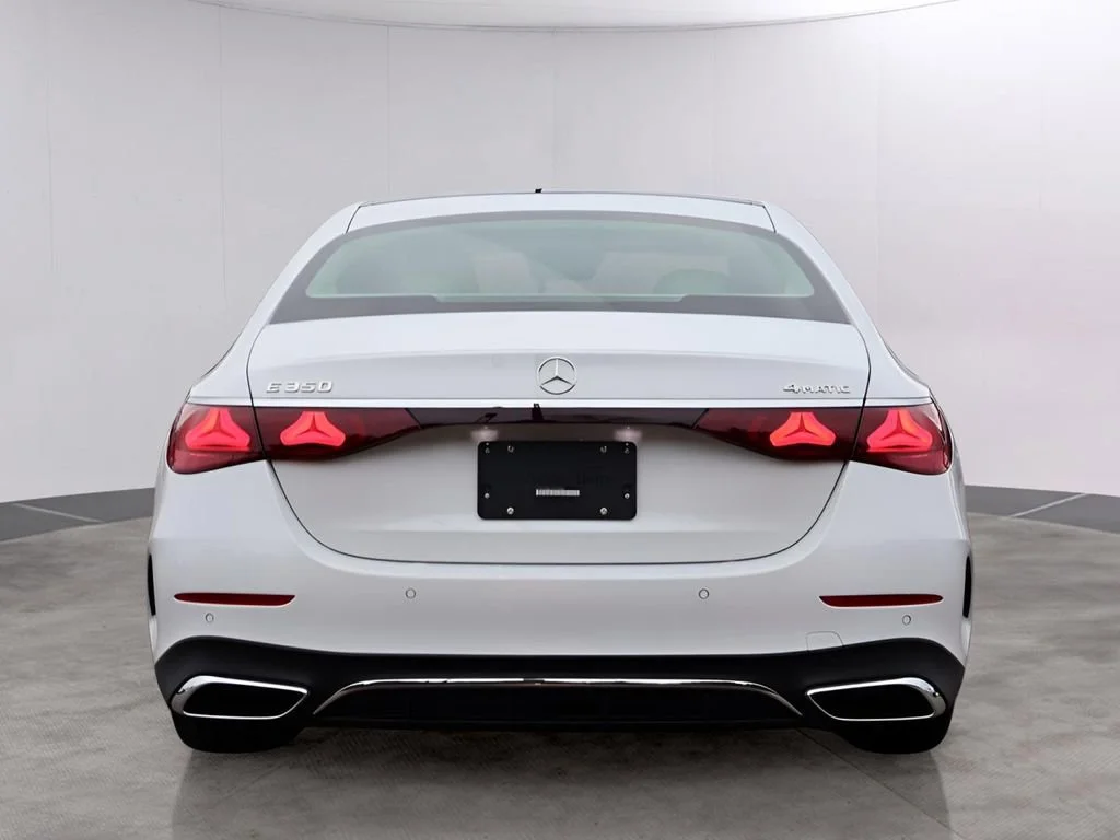 New 2026 MANUFAKTUR Moonlight White Metallic Mercedes-Benz E 350 image 48