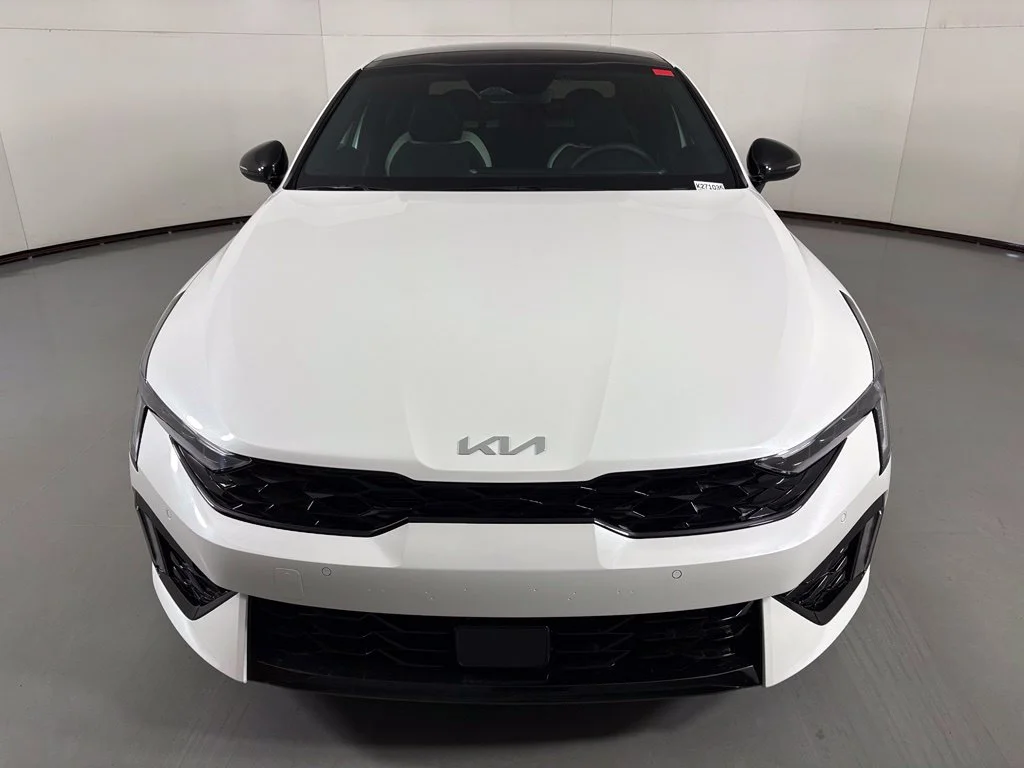New 2027 White Kia GT-Line image 3