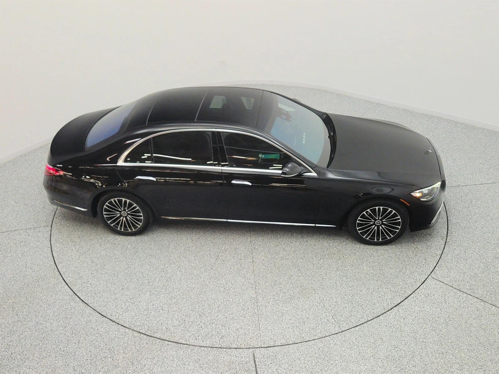 Used 2023 Obsidian Black Mercedes-Benz S 580e 4MATIC® Sedan image 25