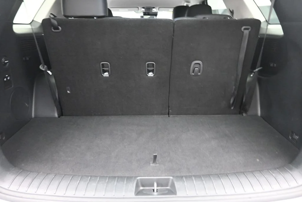 Used 2025 White Hyundai SEL image 12