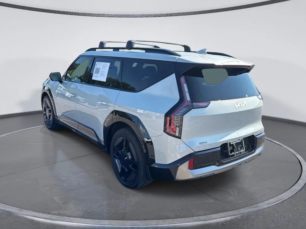 Used 2024 White Kia GT-Line image 5