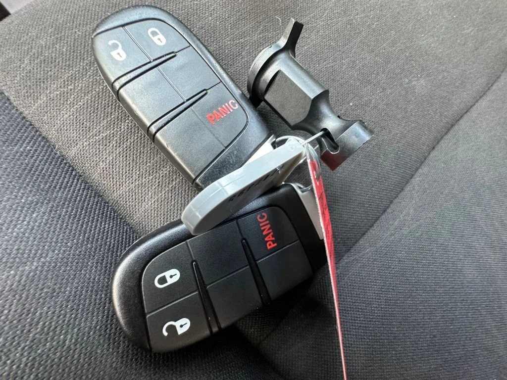 Used 2019 Silver Dodge SXT image 34