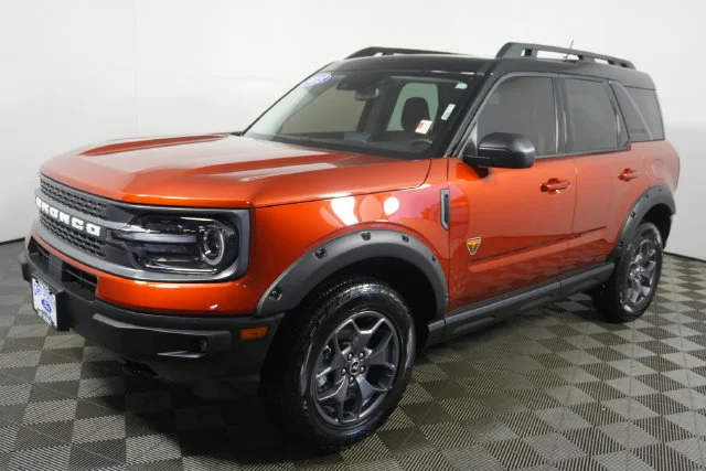 Used 2023 Hot Pepper Red Tinted Clearcoat Ford Badlands image 7