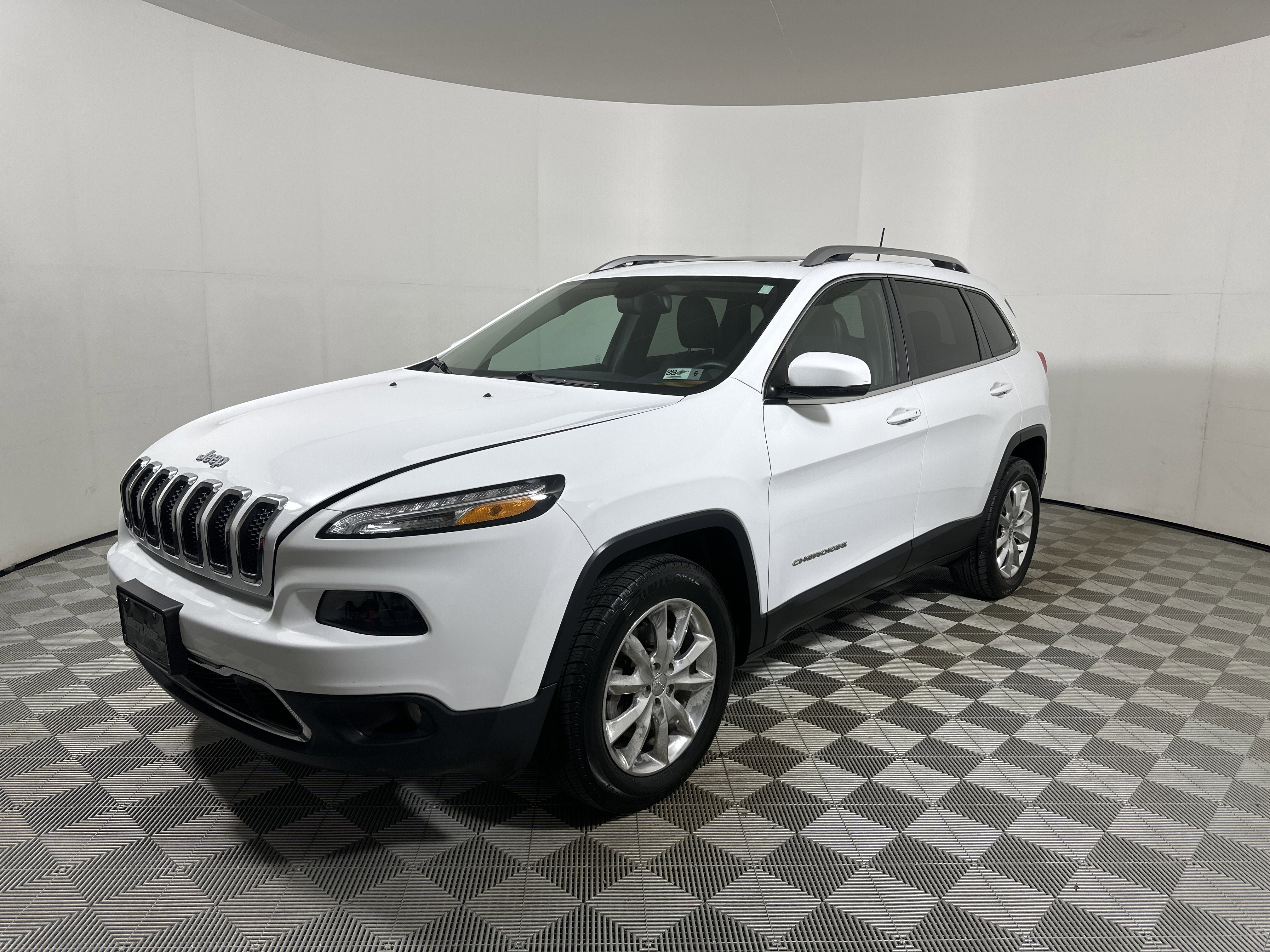 Certified Used 2016 Bright White Clearcoat Jeep Limited image 3