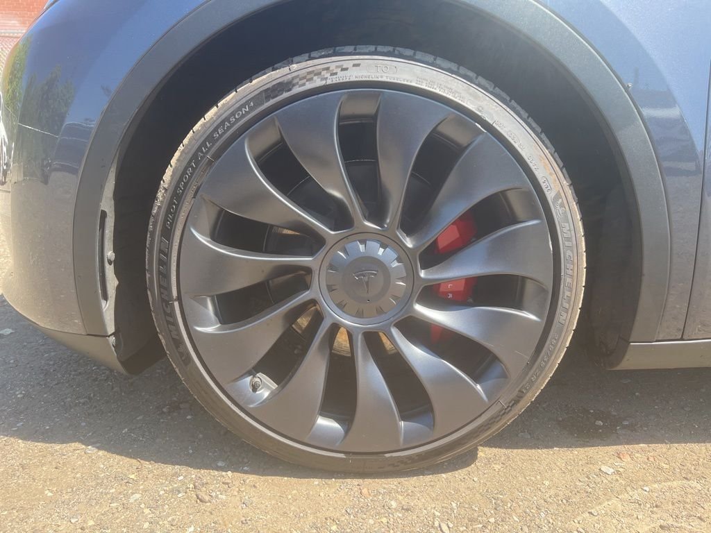 Used 2023  Tesla Performance image 16