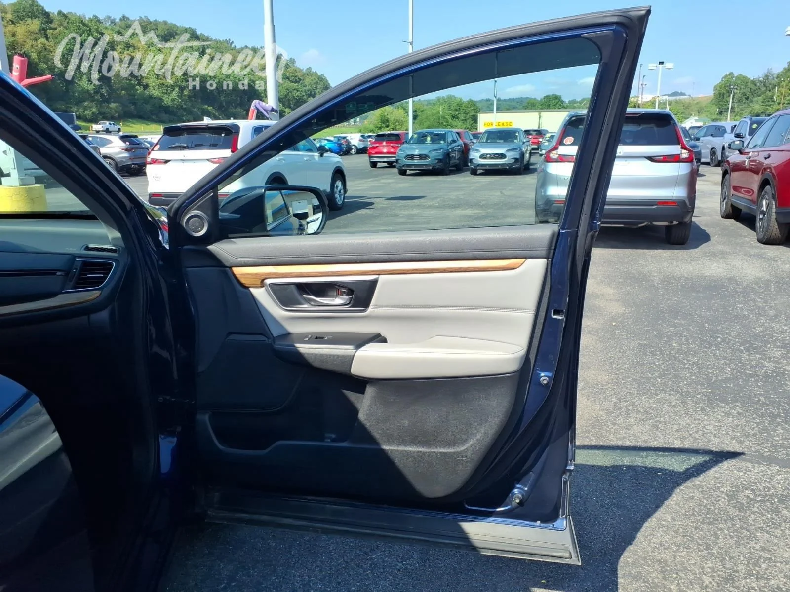 Used 2018 Obsidian Blue Pearl Honda EX-L image 17