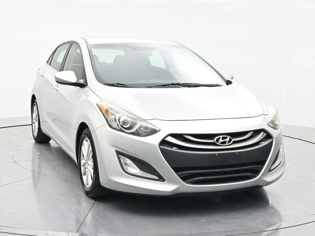 Used 2013 Shimmering Silver Metallic Hyundai Base image 3
