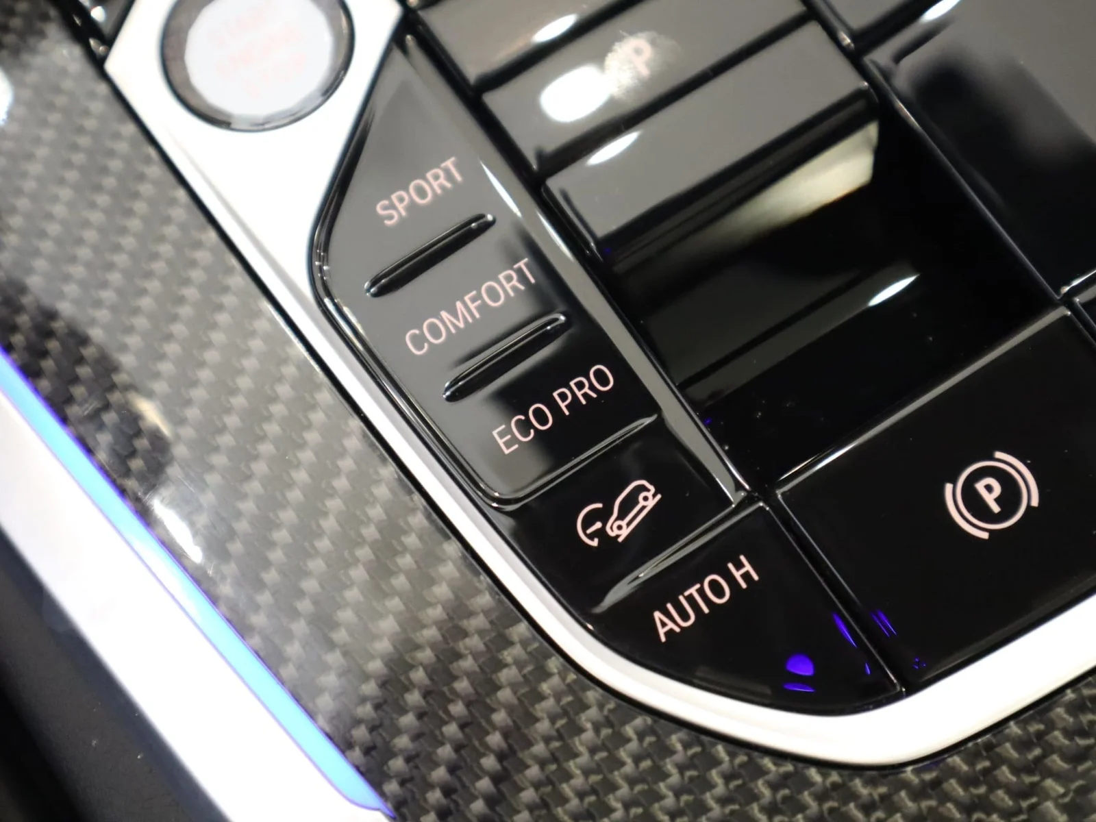 Used 2026 White BMW M60i Sports Activity Vehicle image 38