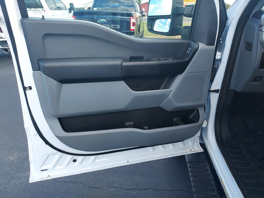Used 2025 White Ford XL image 12