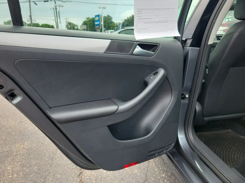 Used 2015 Gray Volkswagen 1.8T SE image 15