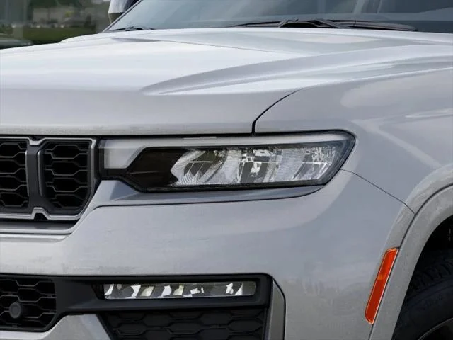 New 2026 Silver Zynith Exterior Paint Jeep Limited Reserve image 36