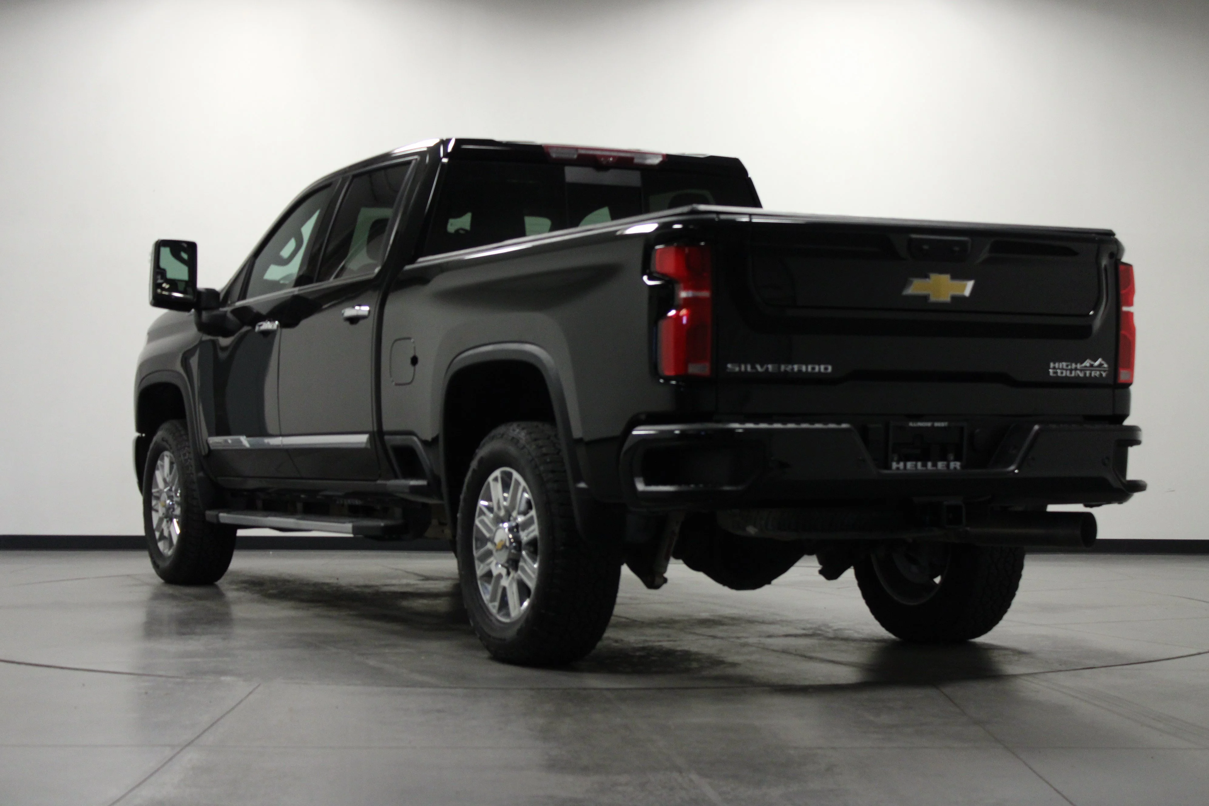 Used 2024 Black Chevrolet High Country image 6