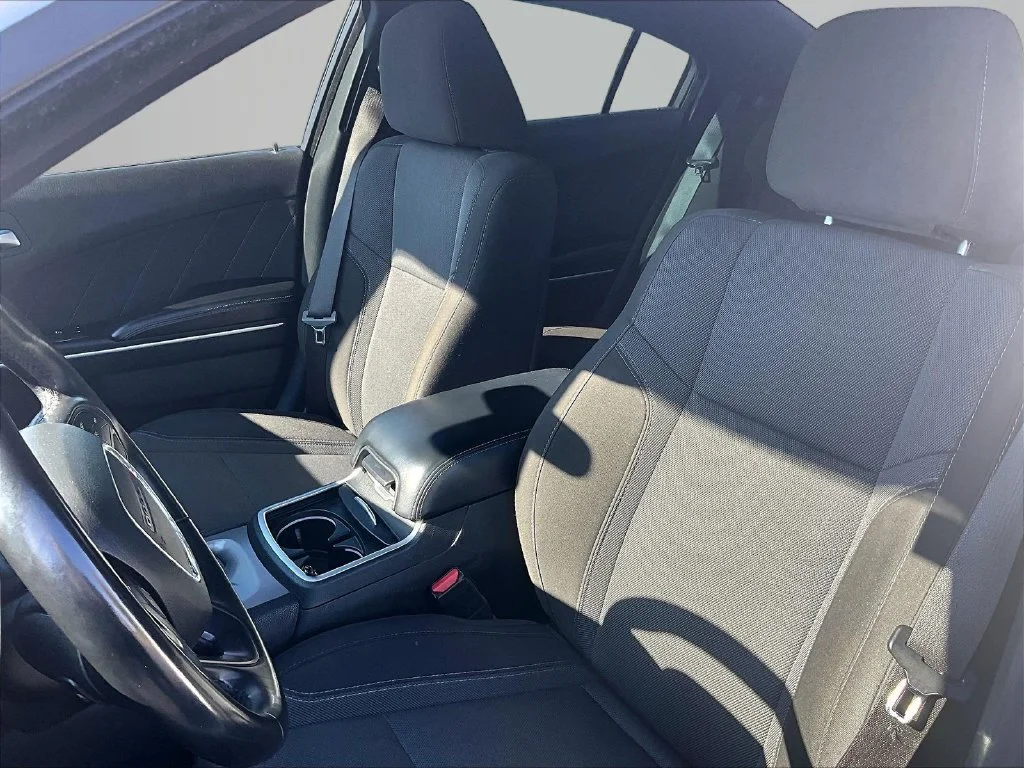 Used 2022 White Dodge SXT image 23