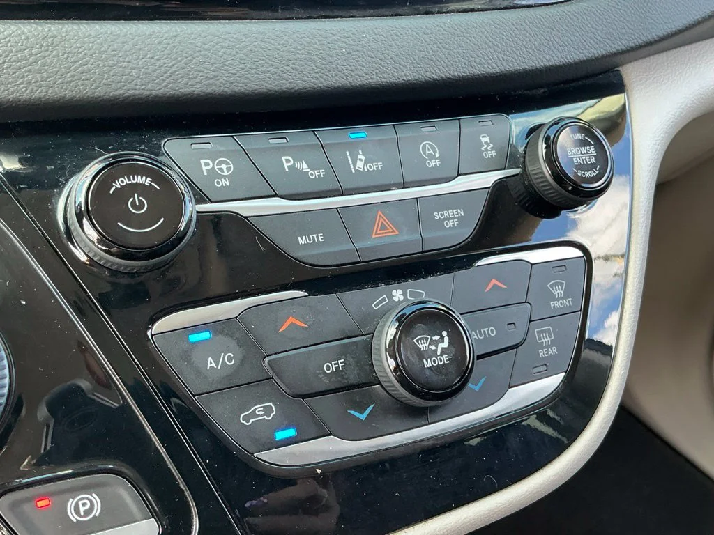 Used 2022 White Chrysler Touring L image 33