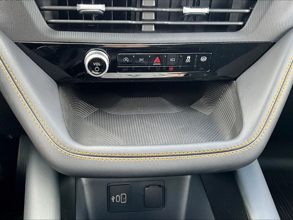New 2026 Star White Metallic Tri-Coat Ford Tremor® image 22