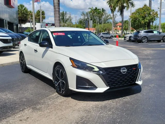 Certified Used 2023 White Nissan 2.5 SR image 3