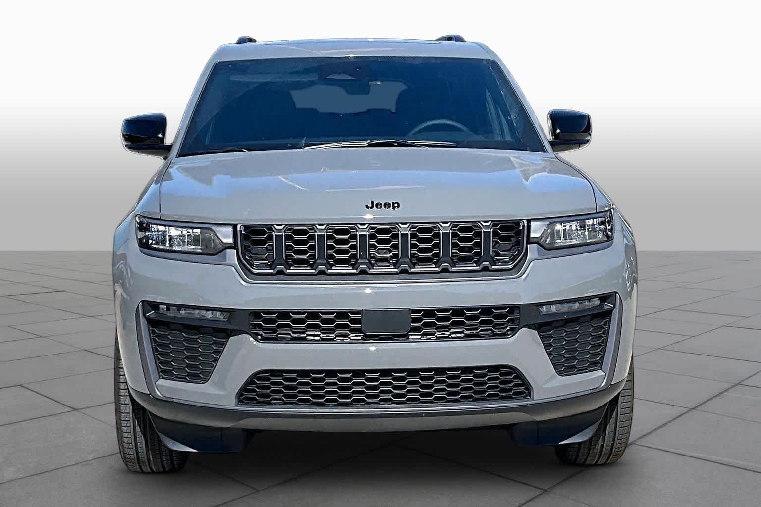New 2027 Sting-Gray Clear-Coat Paint Jeep Limited image 4