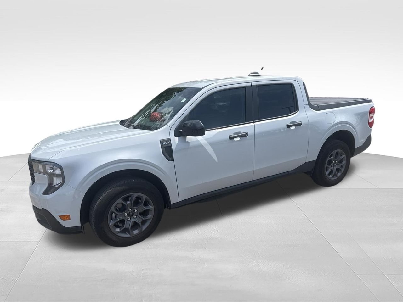 Used 2025 White Ford XLT image 1