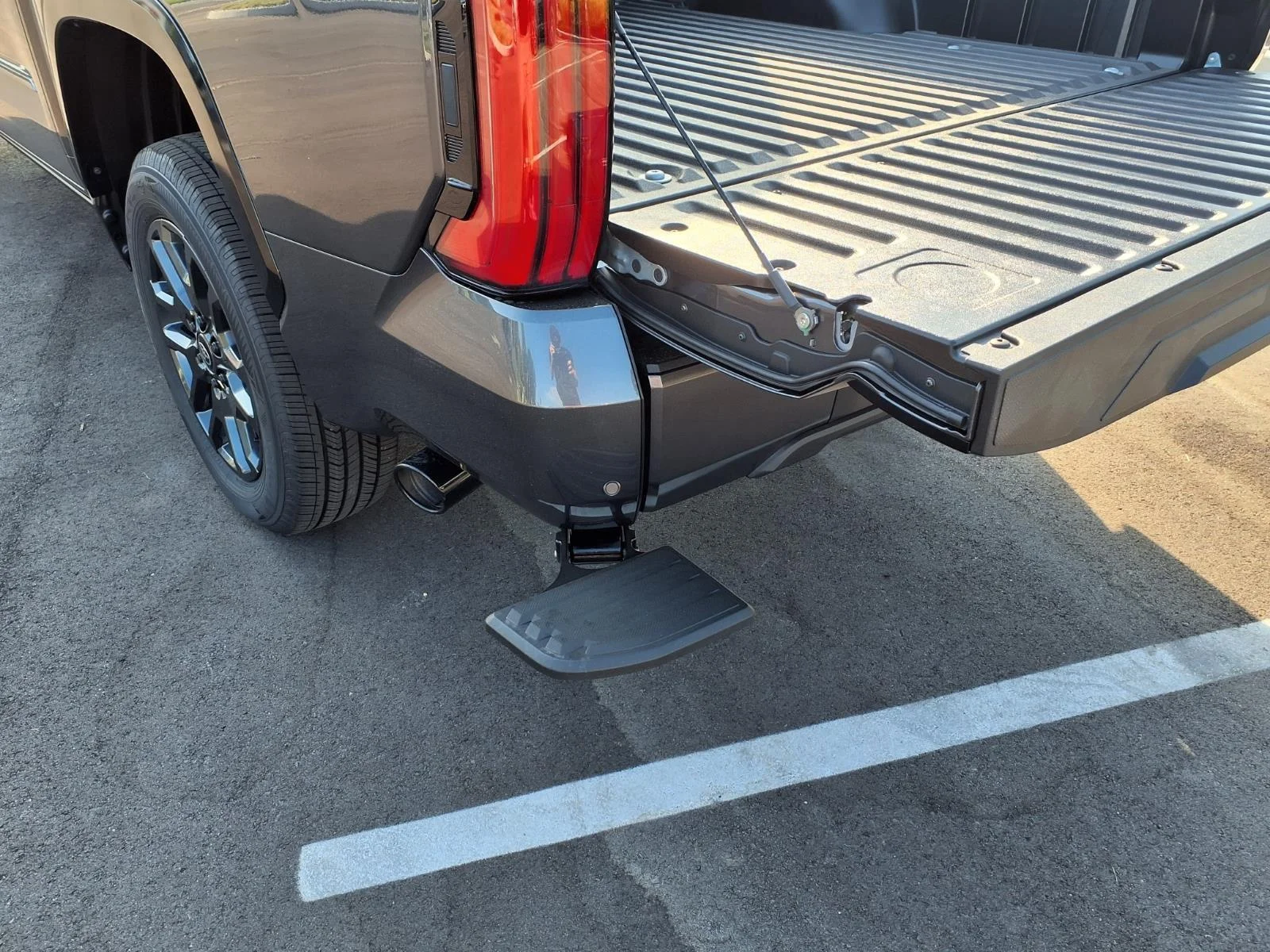 New 2026 Magnetic Gray Metallic Toyota  Platinum image 21