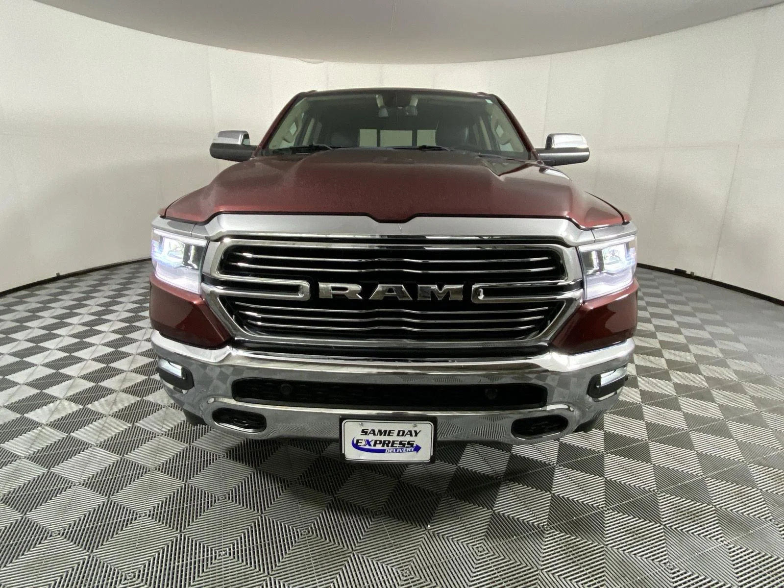 Used 2019 Delmonico Red Pearlcoat Ram Laramie image 2