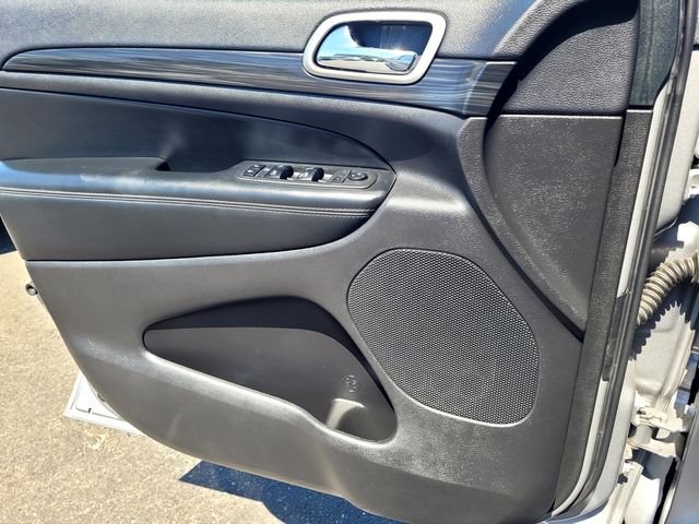 Used 2019 Silver Jeep Altitude image 14
