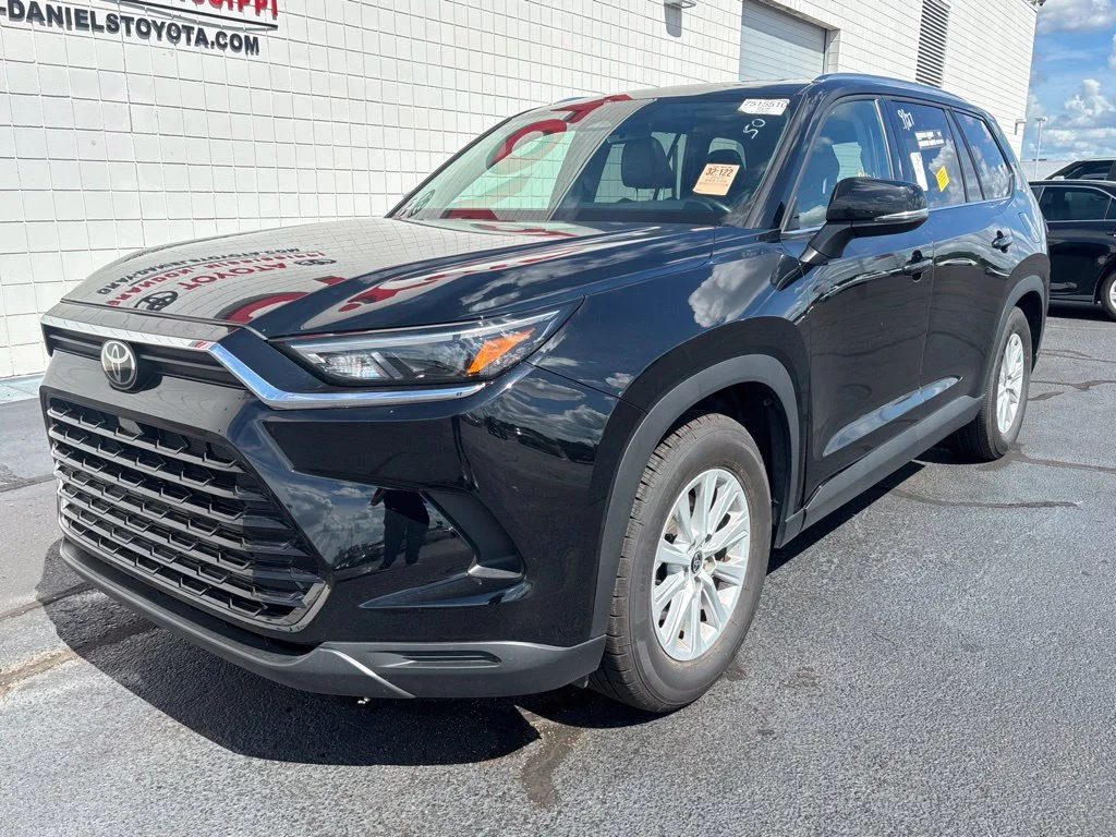 Used 2025 Black Toyota XLE image 1