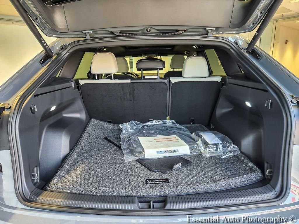 New 2026 Pure Gray Volkswagen 2.0T SEL Premium R-Line image 17