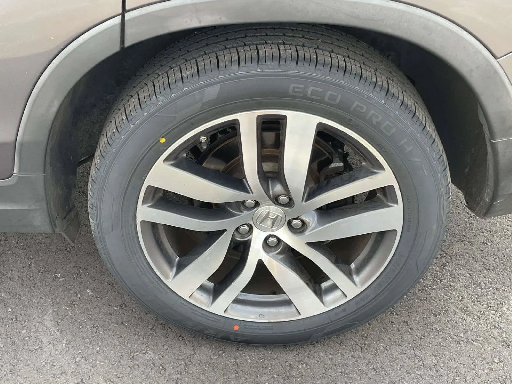 Used 2017  Honda Touring image 9