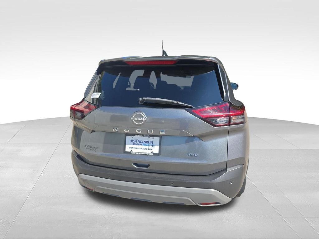Used 2023 Gray Nissan S image 4