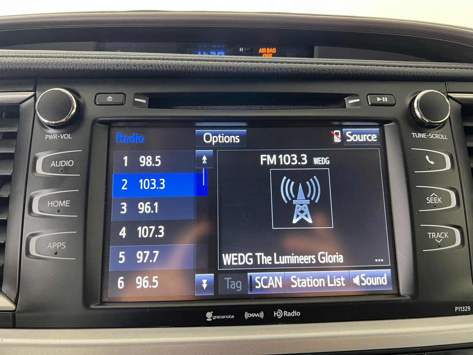 Used 2018 Bk Toyota LE image 13