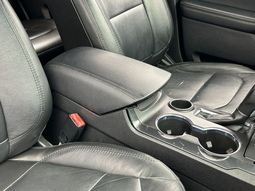 Used 2018 White Platinum Clearcoat Metallic Ford XLT image 46