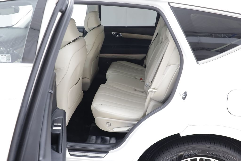 Used 2024 White Genesis 2.5T image 15