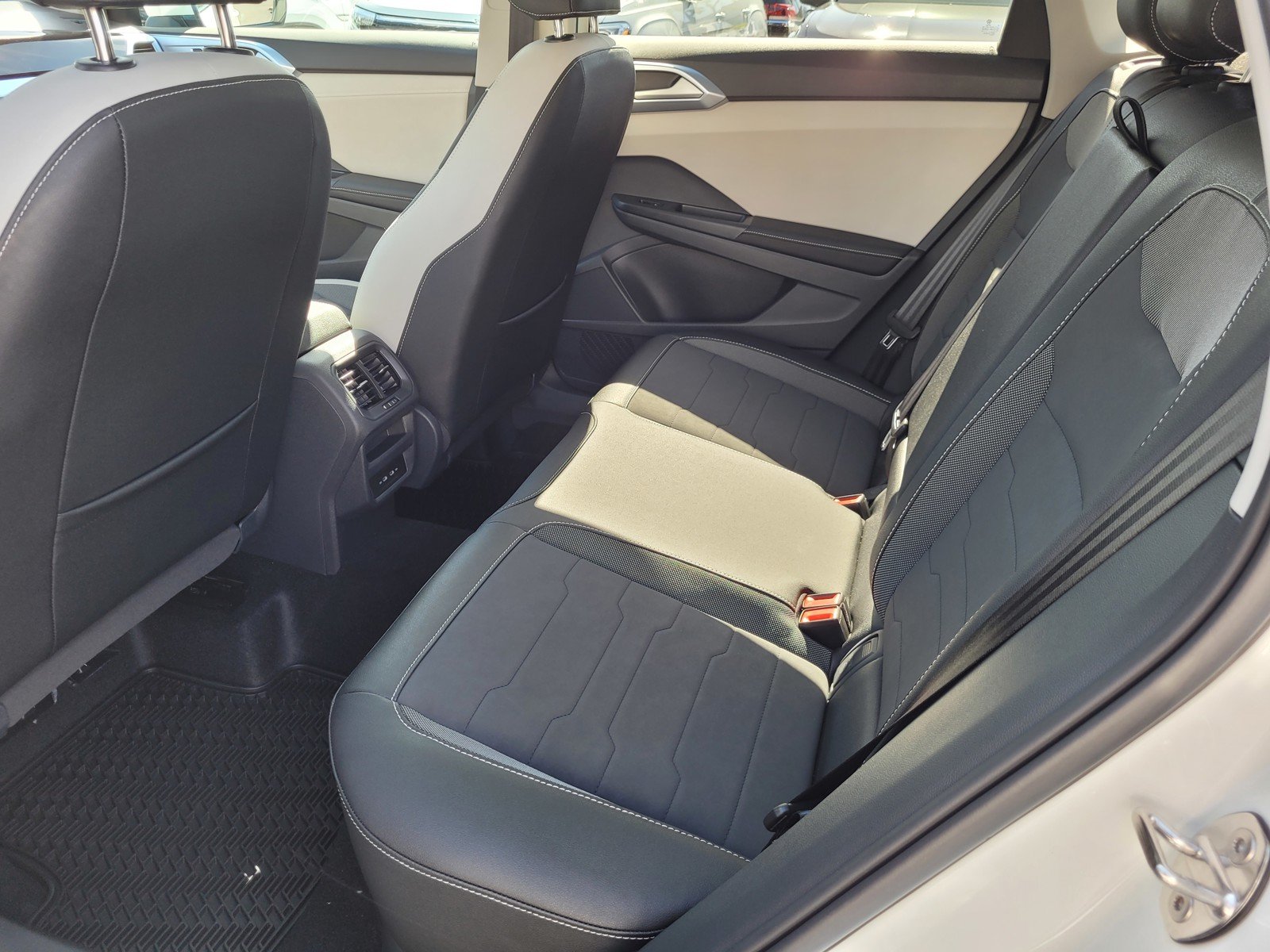 New 2026 White Volkswagen 1.5T SE image 7