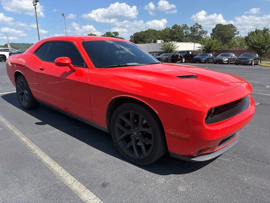 Used 2022 Orange Dodge SXT image 1