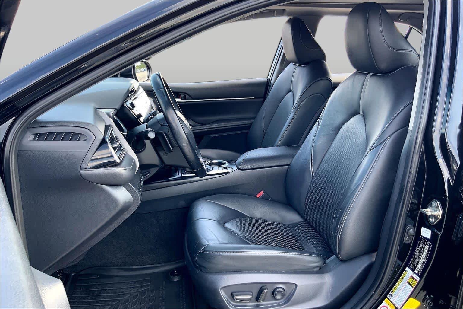 Used 2019 Midnight Black Metallic Toyota XSE image 8