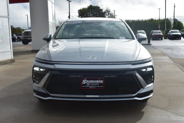 Used 2025 Silver Hyundai SEL image 3