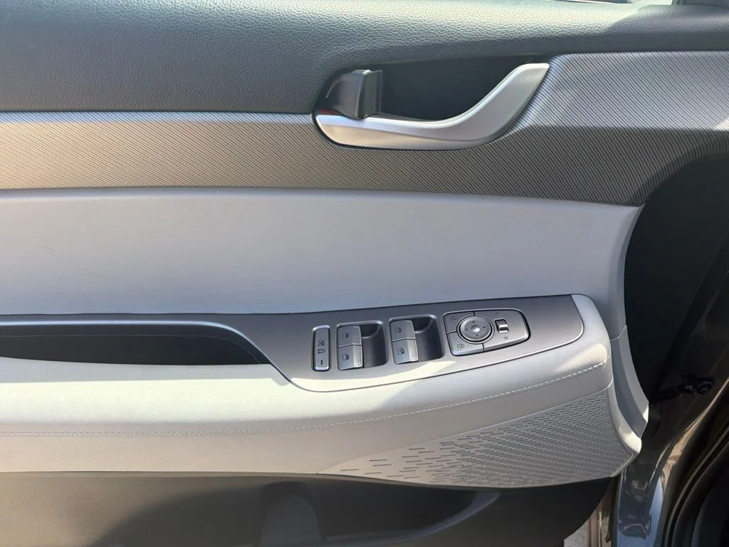 Used 2025 Gray Hyundai SEL image 7