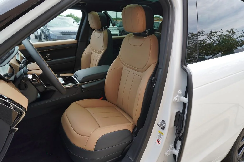 New 2026 Fuji White Land Rover Dynamic SE image 13