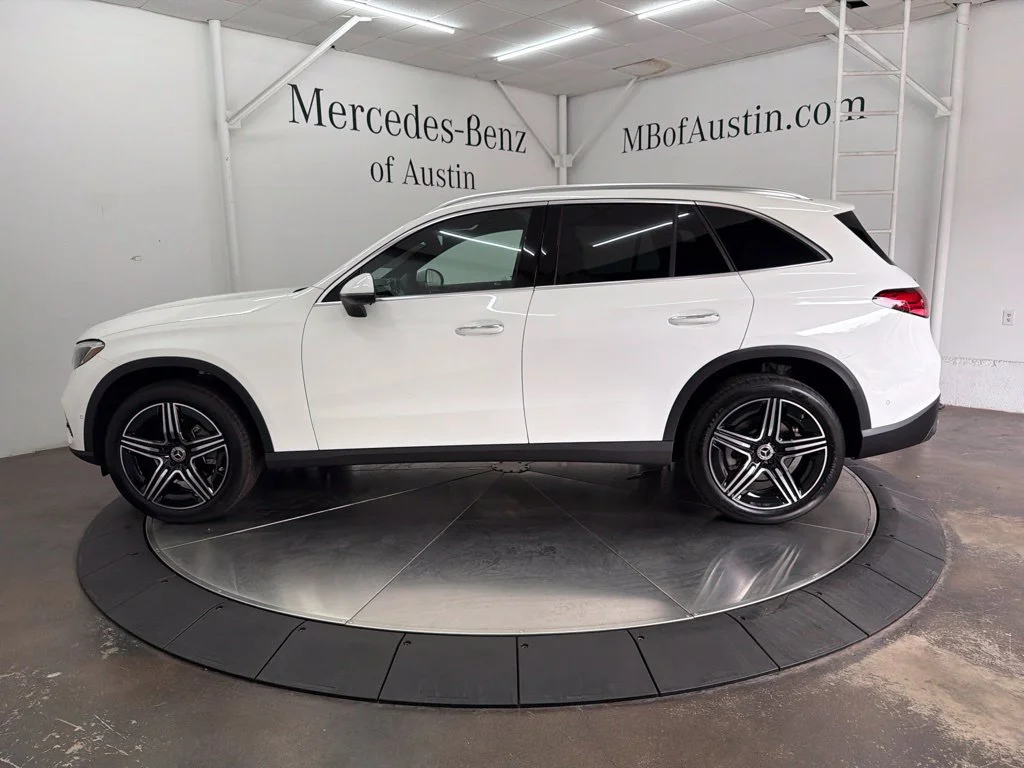 New 2027 White Mercedes-Benz GLC 300 image 7