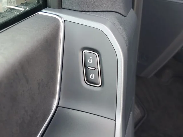 New 2026 Carbonized Gray Metallic Ford XLT image 19