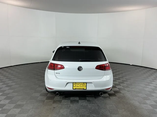 Used 2016  Volkswagen Autobahn image 6