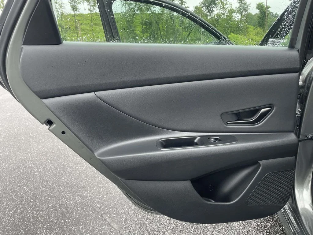 Used 2025 Amazon Gray Hyundai SEL Sport image 2