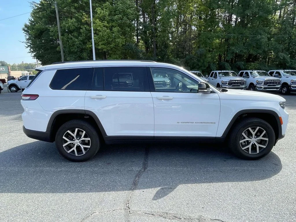 Used 2023 White Jeep Limited image 8