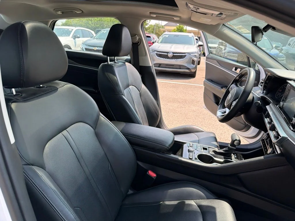 Used 2021 White Kia EX image 26