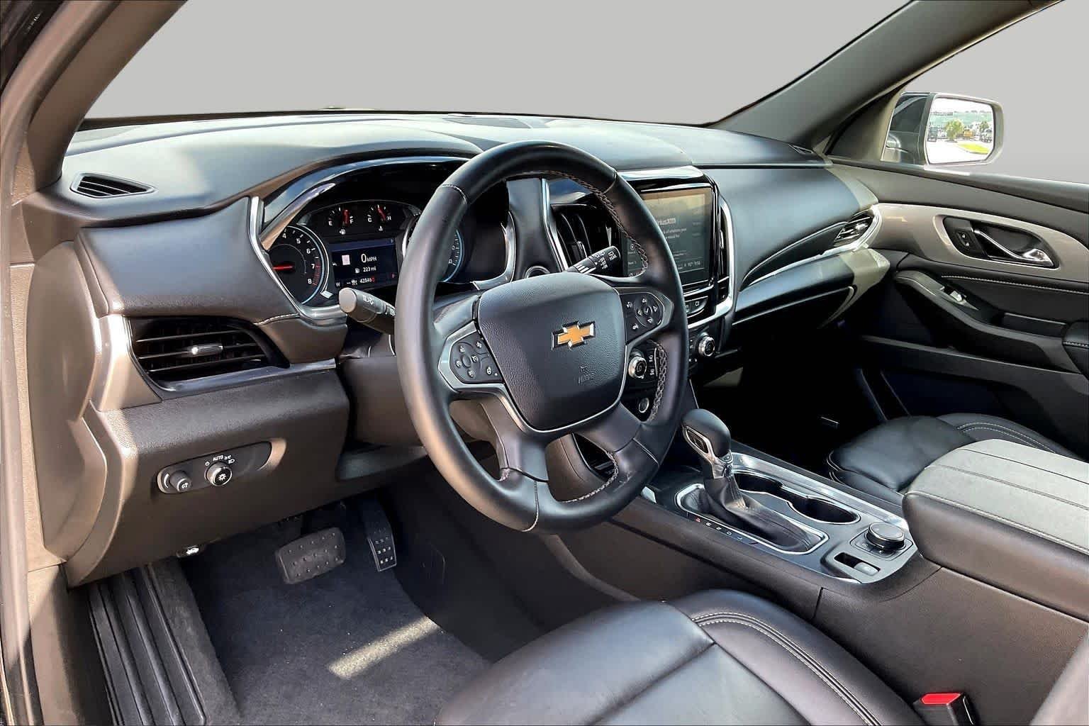 Used 2023 Mosaic Black Metallic Chevrolet LT Leather image 18