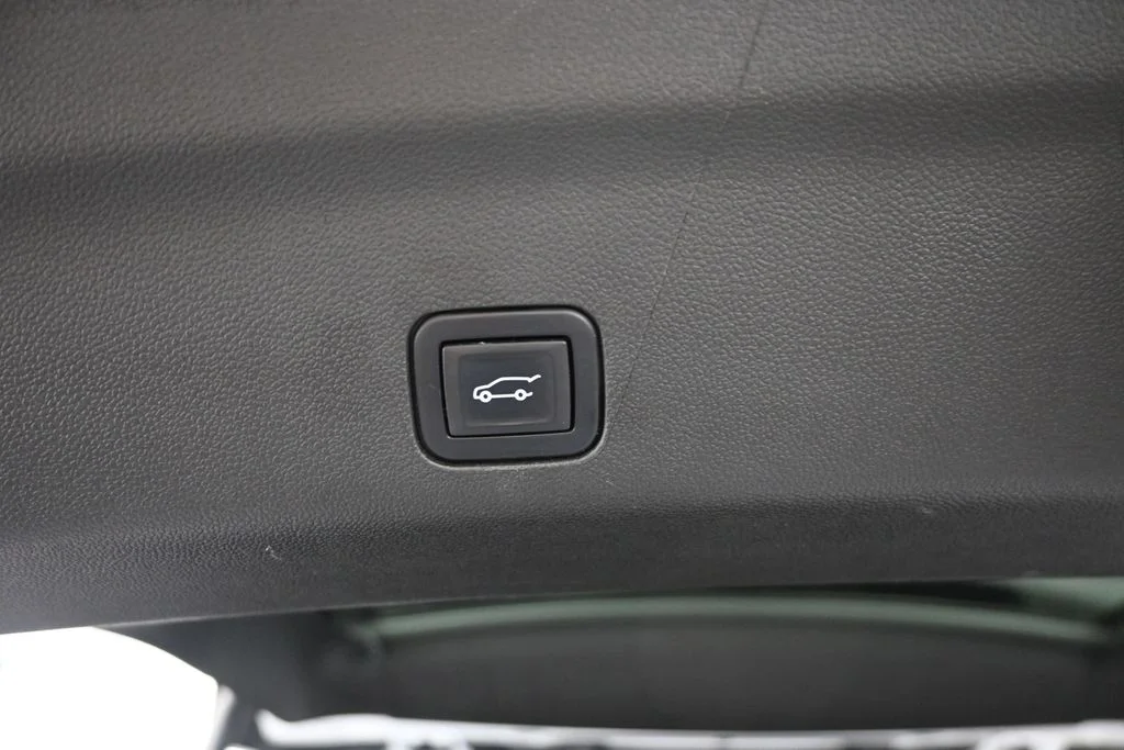 Certified Used 2022 White GMC SLT image 14