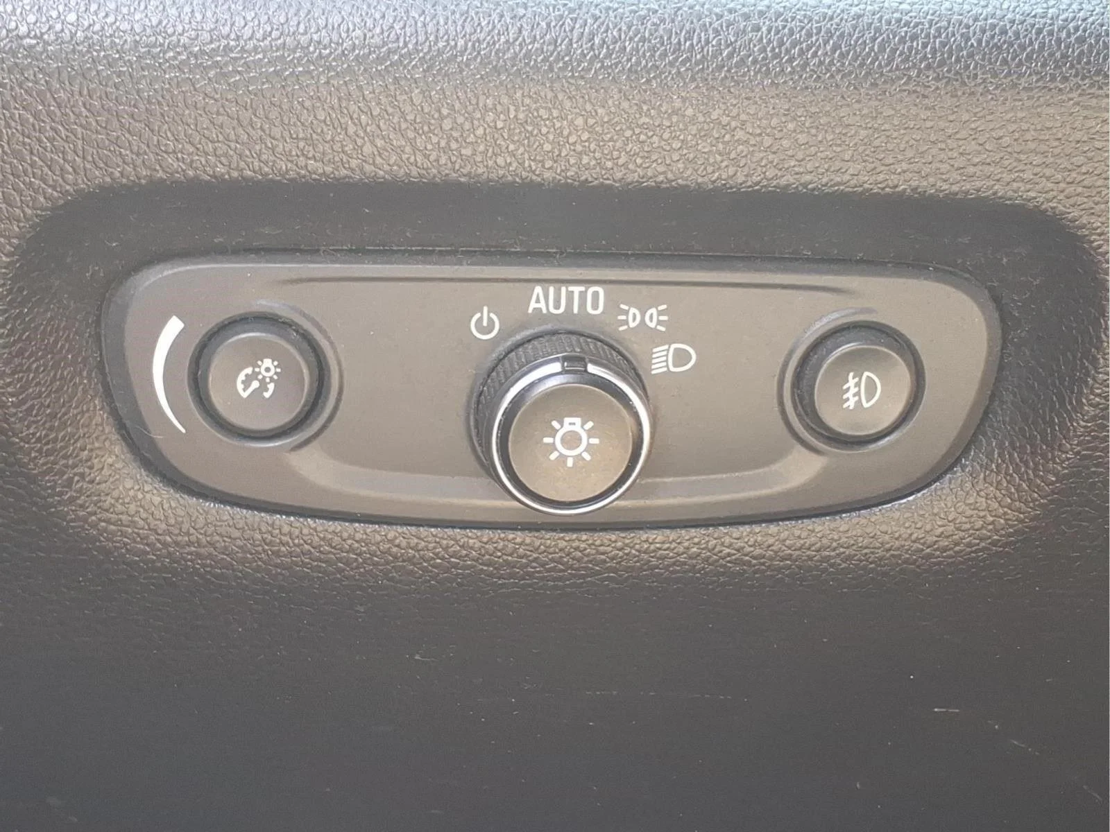 Used 2020 GRAPHITE METALLIC Chevrolet LT Cloth image 20